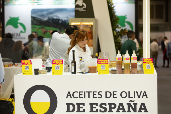 Diferentes vinagretas con aceite de oliva de España